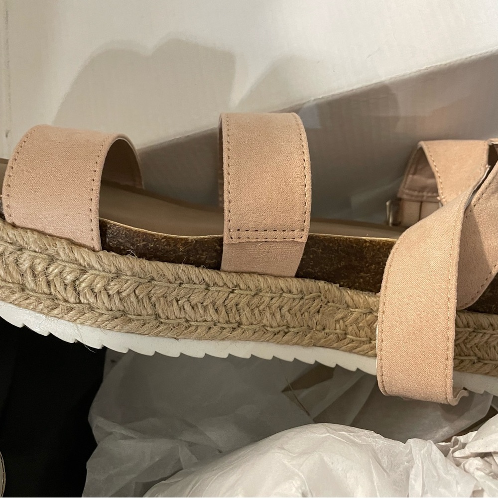 NIB Sz. 8.5 Torrid Blush Elastic Upper Platform